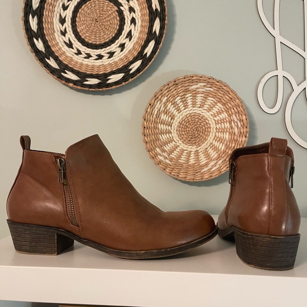 Jessie Cline Ankle Boots size 9W. Faux leather material. Great shape. Tan brown